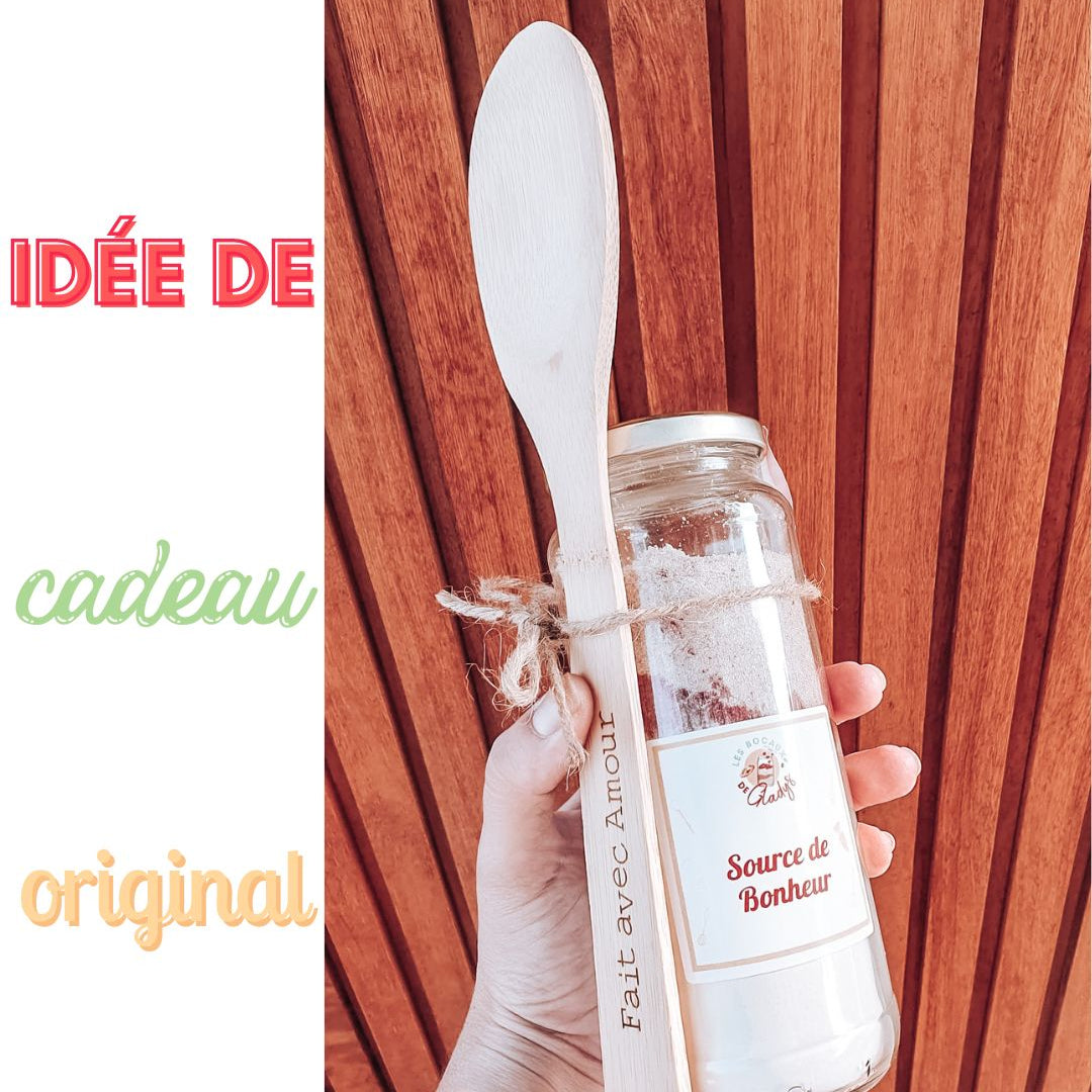 spatule en bois gravée