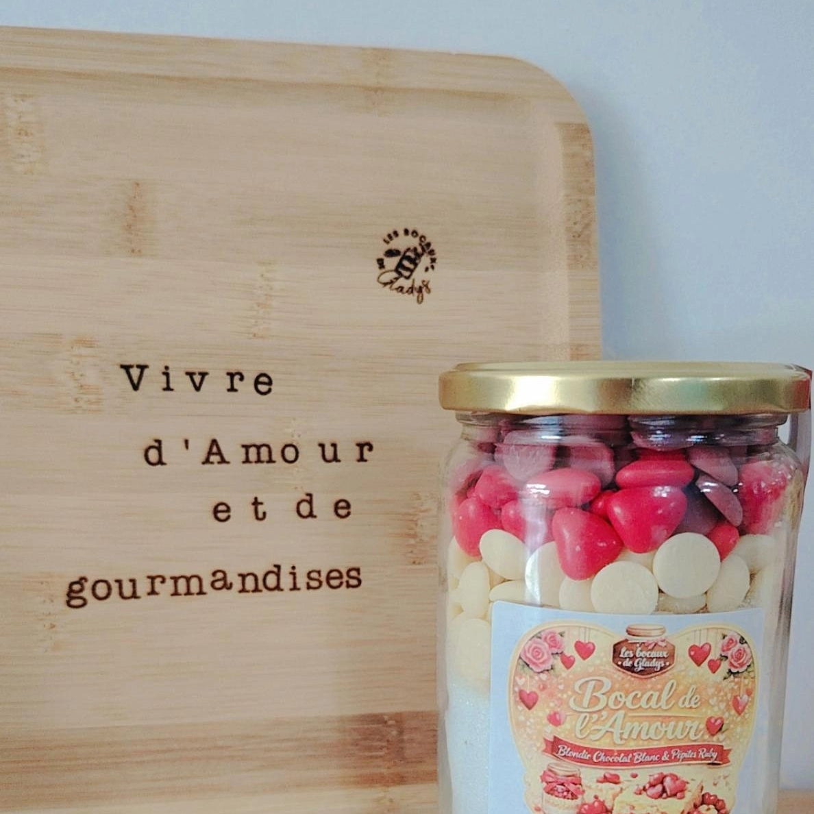 Grande planche carrée en bois gravée avec message d’amour – support gourmand et cadeau Saint-Valentin