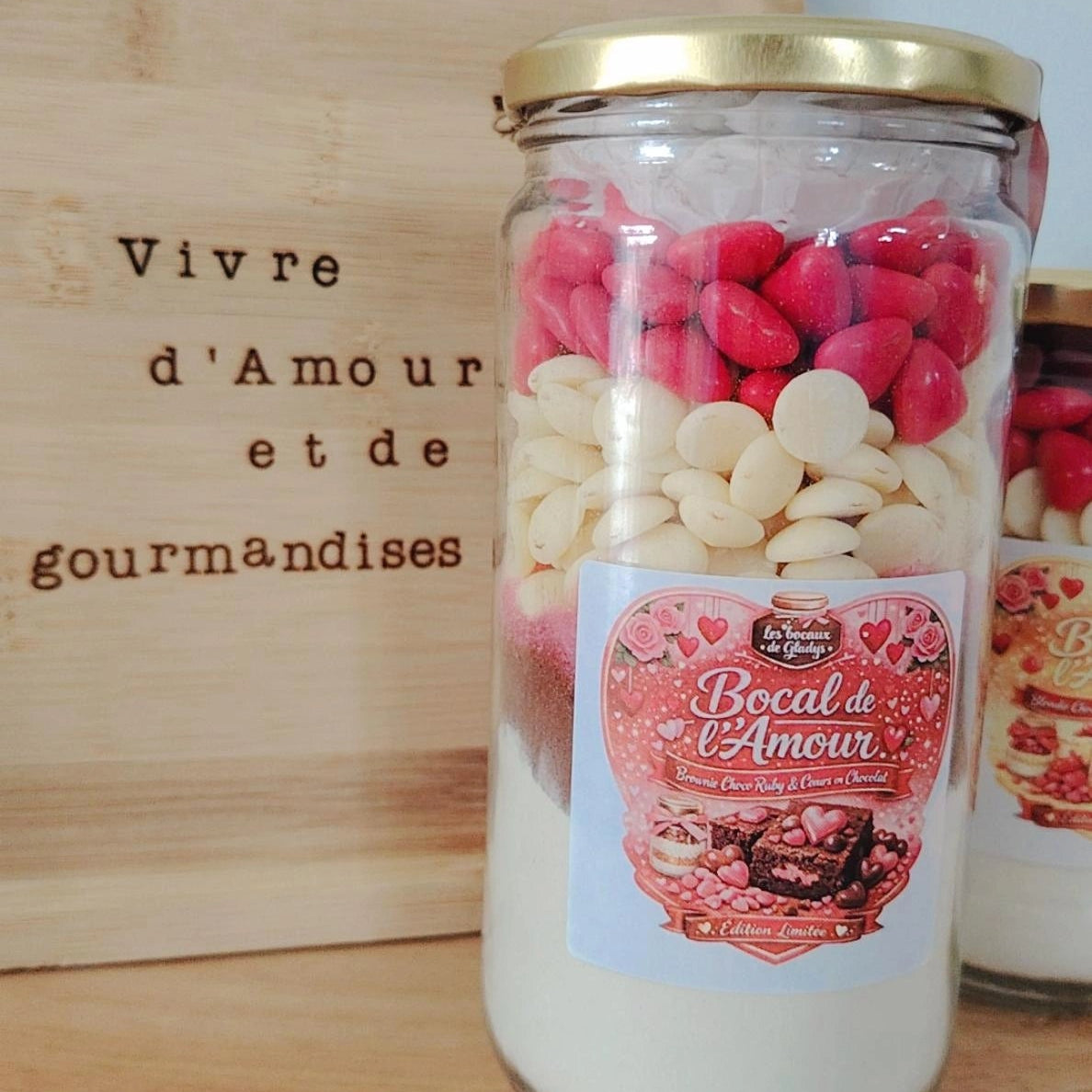 Bocal d’Amour brownie chocolat noir avec cœurs chocolat et pépites de chocolat blanc – cadeau gourmand Saint-Valentin